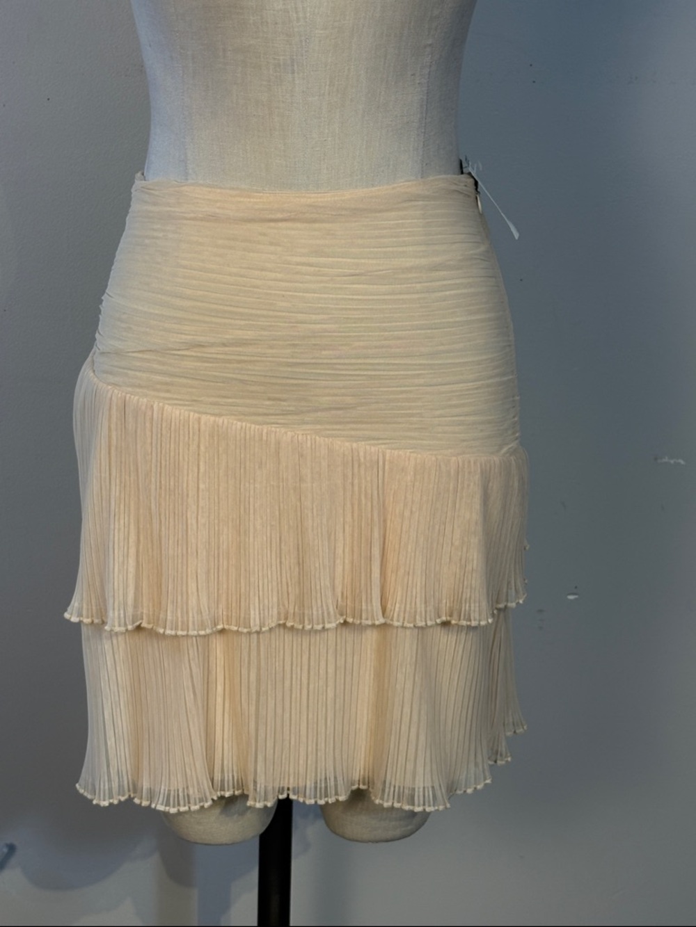 Simons Pale Cream Tiered Pleated Mini Skirt Size Small NWT